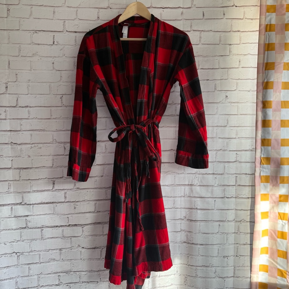 Plaid Redโ and Black Women's Robe
